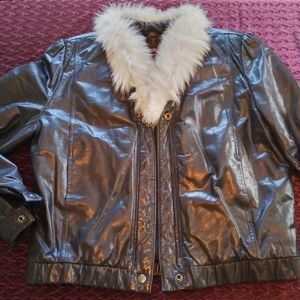 Sheplers 100% Leather vintagejacket fox tail trim